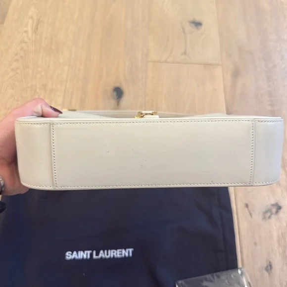 Saint Laurent women’s Le 5 A 7 shoulder bag in cream - Picture 4 of 6